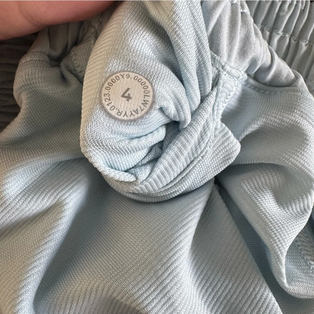 Lululemon Women’s Hotty Hot Short Light Blue Size 4 - Picture 4 of 4